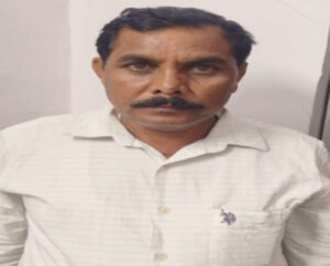 1000 रिश्वत लेते सचिव गिरफ्तार