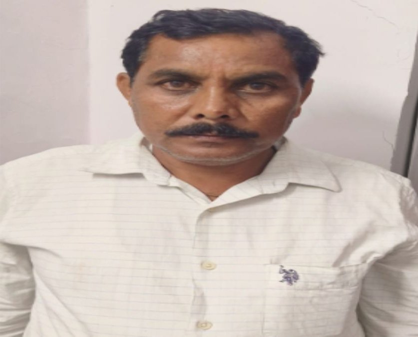 1000 रिश्वत लेते सचिव गिरफ्तार