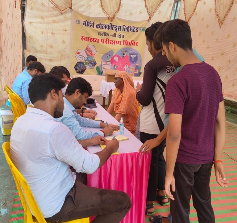 Singrauli : एनसीएल की ब्लॉक-बी परयोजना ने सीएसआर के तहत ग्राम सोलंग में लगाया नि: शुल्क स्वास्थ्य शिविर