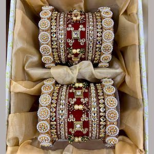 Red Green Chura Designs: चूड़ियों के साथ दिखाएं ट्रेडिशनल स्टाइल और जीतें सब का दिल 3 Red Green Chura Designs: चूड़ियों के साथ दिखाएं ट्रेडिशनल स्टाइल और जीतें सब का दिल