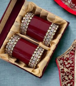 Red Green Chura Designs: चूड़ियों के साथ दिखाएं ट्रेडिशनल स्टाइल और जीतें सब का दिल 4 Red Green Chura Designs: चूड़ियों के साथ दिखाएं ट्रेडिशनल स्टाइल और जीतें सब का दिल