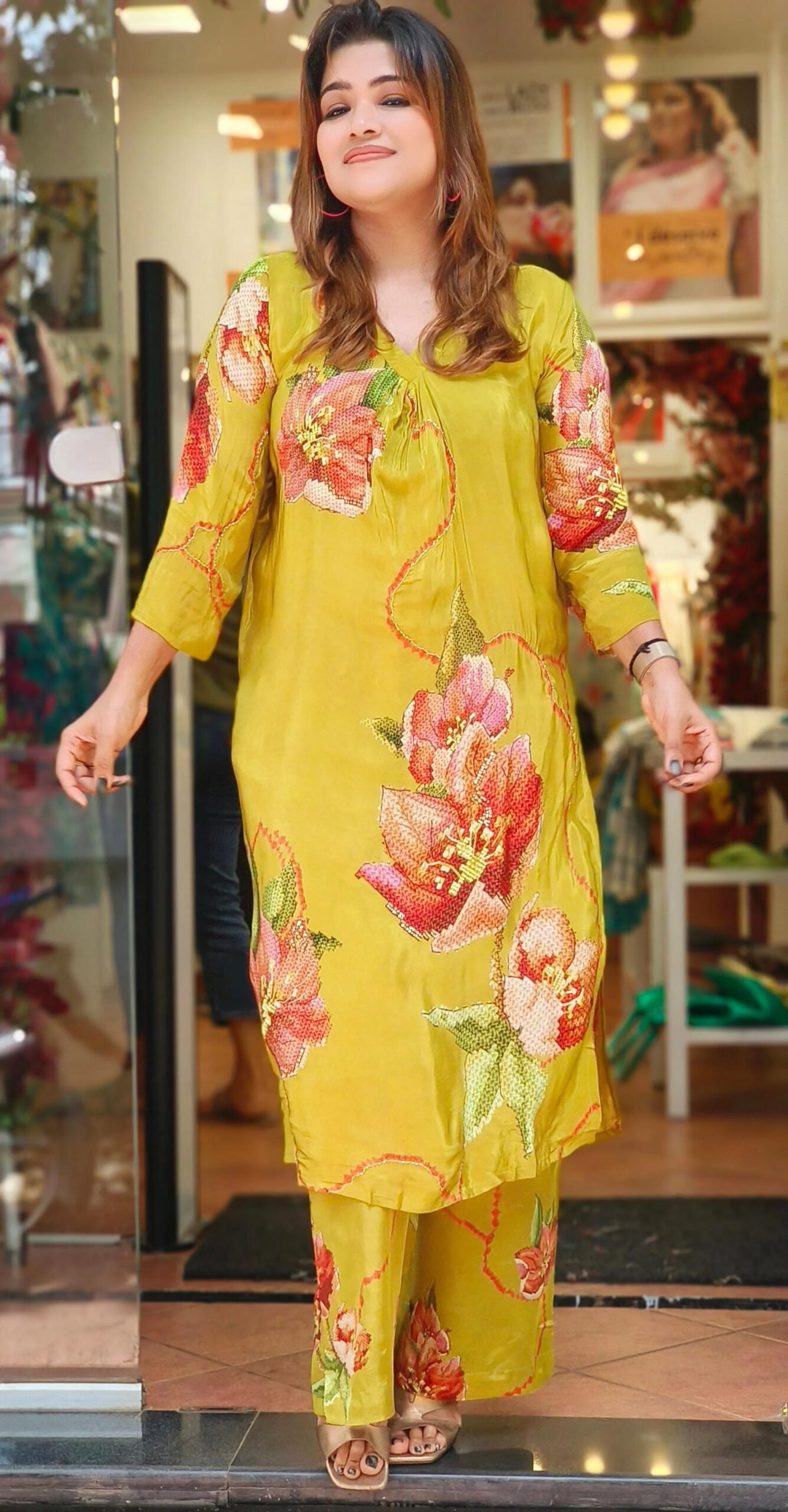 Stylish Kurta Pant: ऑफिस पार्टी में दिखेंगी खूबसूरत ,पहने ये कुर्ता सेट डिज़ाइन