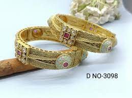 Bangles Designs : इन कांच की चूड़ियों के लेटेस्ट और ट्रेंडी डिज़ाइन से सजाएँ अपनी कलाइयाँ