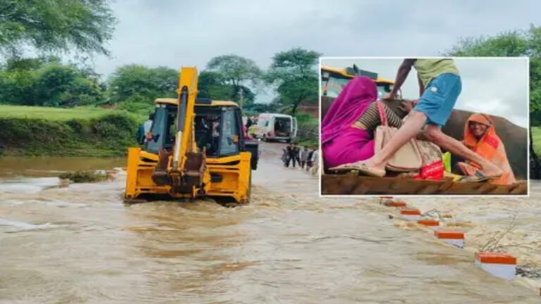 MP में जेसीबी के पंजे में प्रेग्नेंट महिला को बैठाकर पार कराया उफनता नाला