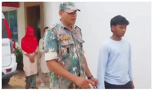 बॉयफ्रेंड को बाइक दिलाने के लिए गर्लफ्रेड बनी चोर, लव में कर दिया क्राइम, पहुंच गई जेल