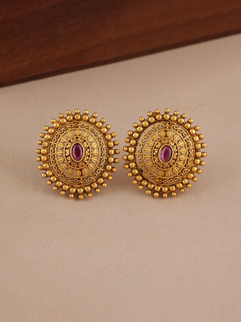हर आउटफिट के साथ परफेक्ट लगेंगे इस तरह के Gold Mini Stud Earrings, चेहरे की बढ़ेगी खूबसूरती 4 हर आउटफिट के साथ परफेक्ट लगेंगे इस तरह के Gold Mini Stud Earrings, चेहरे की बढ़ेगी खूबसूरती