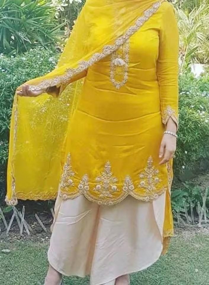 Fancy Suit Design : फैंसी कट वर्क सूट के लेटेस्ट डिज़ाइन देखे