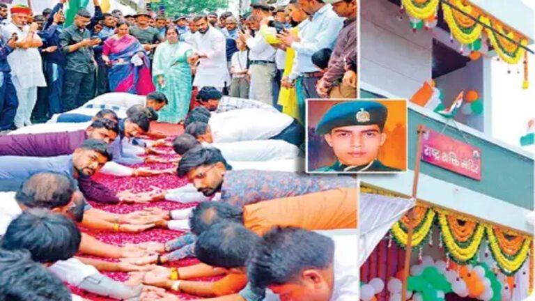 शहीद के माता-पिता के लिए बिछा दिए फूल और हथेलियां, फिर कराया नये घर में प्रवेश