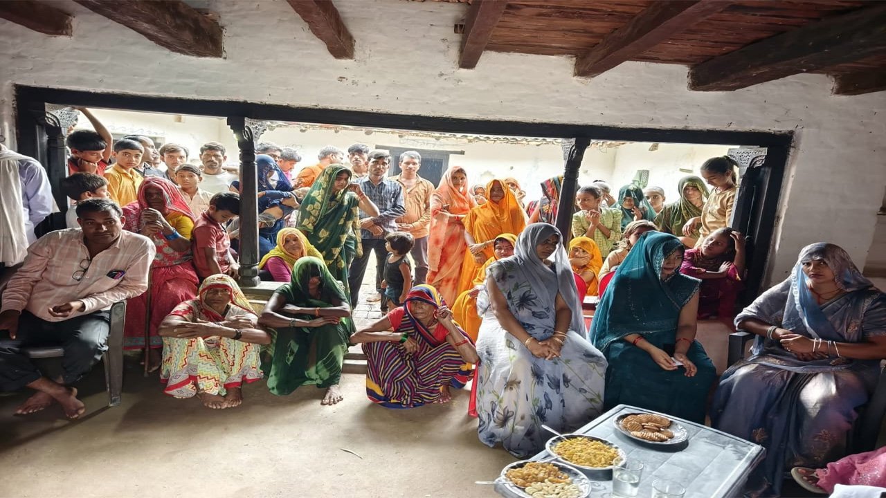 Sidhi News: सोशल मीडिया में वायरल लीला साहू से चुरहट विधायक अजय सिंह राहुल भैया ने की मुलाकात