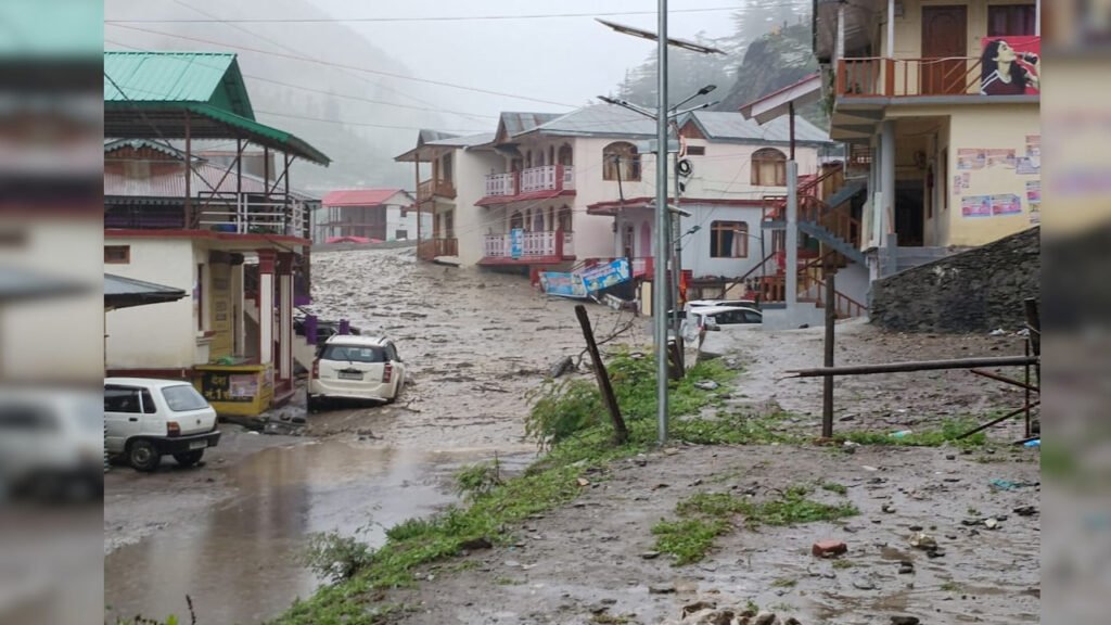30 सेकंड में उत्तरकाशी तबाह... धराली में बादल फटा, 200 लोग लापता और 6 की मौत