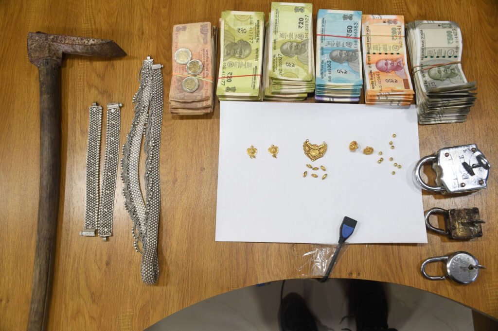 बॉयफ्रेंड को बाइक दिलाने के लिए गर्लफ्रेड बनी चोर, लव में कर दिया क्राइम, पहुंच गई जेल