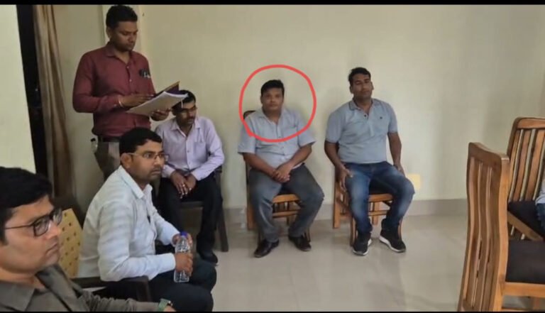 SINGRAULI - सिंगरौली में लोकायुक्त की कार्यवाही, 2000 की रिश्वत लेते कम्प्यूटर ऑपरेटर ट्रैप