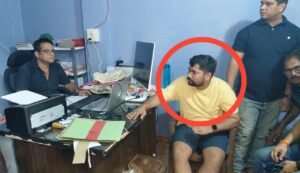 20 हजार रुपए रिश्वत लेते इंजीनियर गिरफ्तार 1 20 हजार रुपए रिश्वत लेते इंजीनियर गिरफ्तार