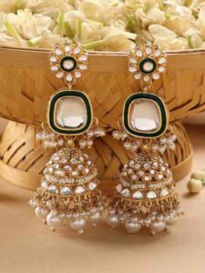 Kundan Jhumka Designs: कुंदन झुमका के ये डिज़ाइन ट्रेडिशनल आउटफिट के साथ बेहद खूबसूरत लगेंगे 4 Kundan Jhumka Designs: कुंदन झुमका के ये डिज़ाइन ट्रेडिशनल आउटफिट के साथ बेहद खूबसूरत लगेंगे