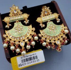 Kundan Jhumka Designs: कुंदन झुमका के ये डिज़ाइन ट्रेडिशनल आउटफिट के साथ बेहद खूबसूरत लगेंगे 1 Kundan Jhumka Designs: कुंदन झुमका के ये डिज़ाइन ट्रेडिशनल आउटफिट के साथ बेहद खूबसूरत लगेंगे