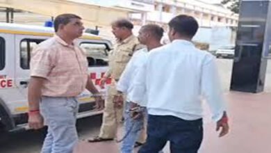 बेटी का गला घोंटा, फिर बाथरूम में शव जलाया