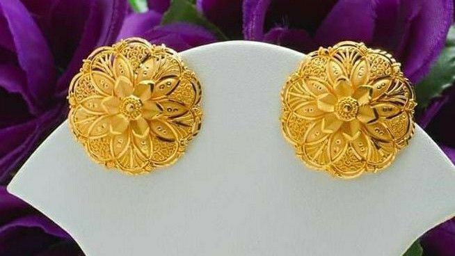 Gold Tops Design: गोल्ड टॉप्स के लेटेस्ट डिजाइंस मार्केट में मचा रहा धूम, देखे डिज़ाइन