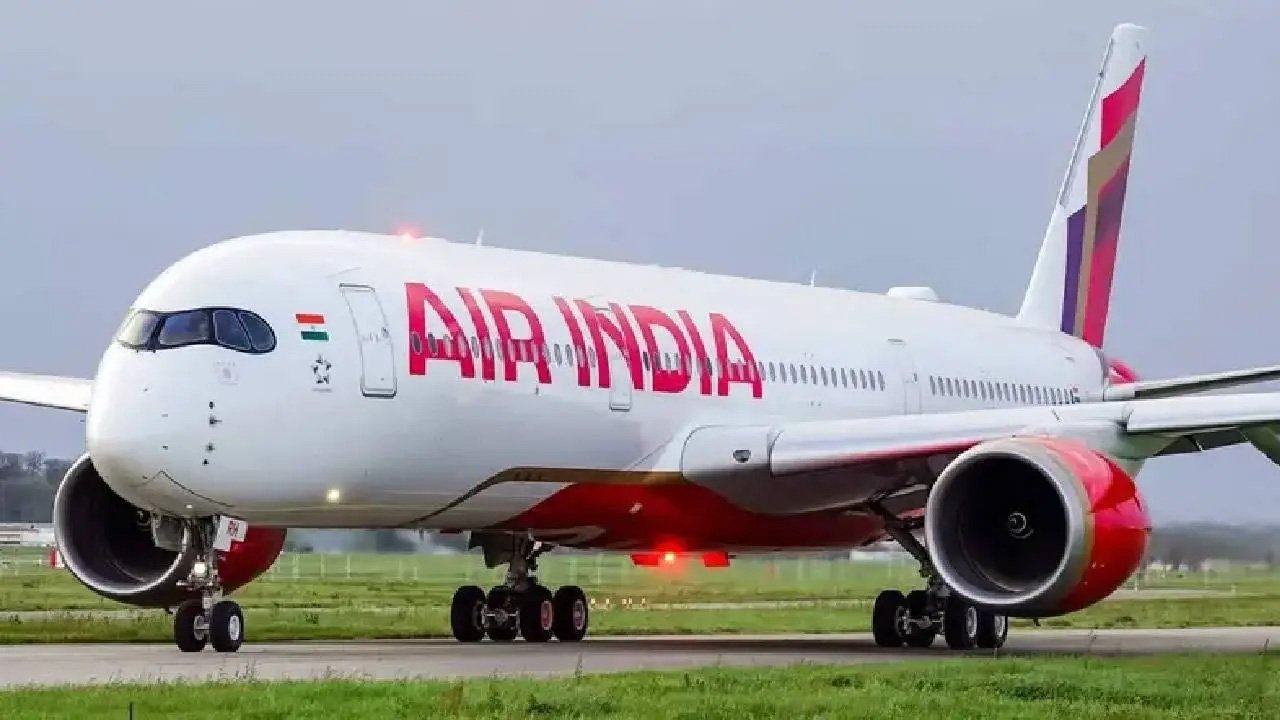 एअर इंडिया की फ्लाइट की इमरजेंसी लैंडिंग, 161 यात्रियों की जान बाल-बाल बची