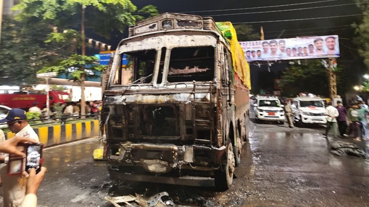 इंदौर में नो एंट्री में घुसा ट्रक... सवा किमी तक वाहनों को रौंदता गया, 02 की मौत 35 घायल