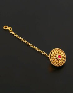 Gold Maang Tikka Design: ब्राइडल गोल्ड मांग टीका के कुछ लेटेस्ट डिज़ाइन देखे 4 Gold Maang Tikka Design: ब्राइडल गोल्ड मांग टीका के कुछ लेटेस्ट डिज़ाइन देखे