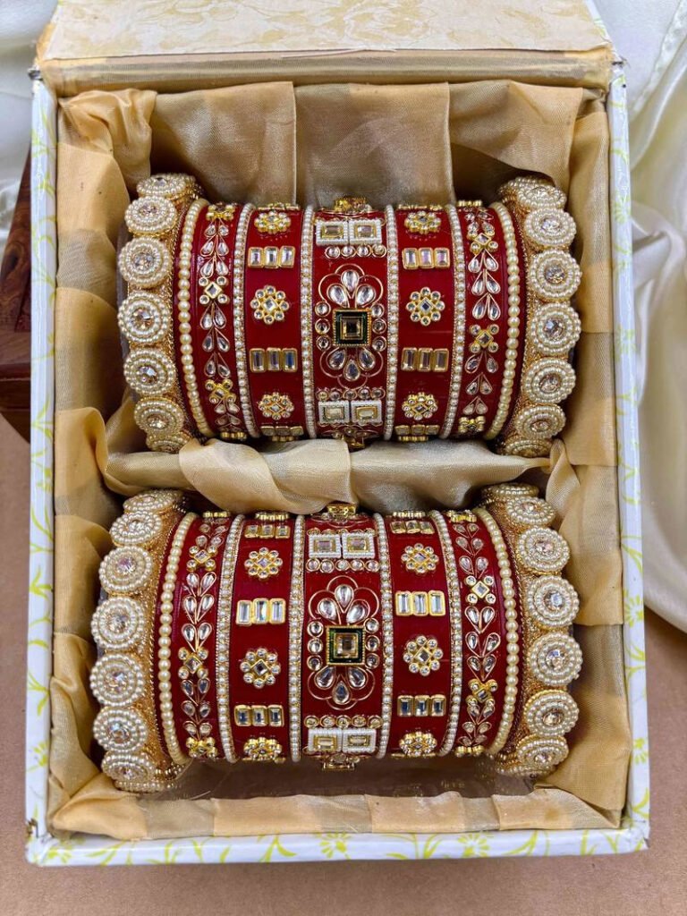 Red Chuda Set: करवा चौथ पर ये लाल चूड़ी सेट पहनें, और आपके पति आपकी खूबसूरती की तारीफ़ करेंगे