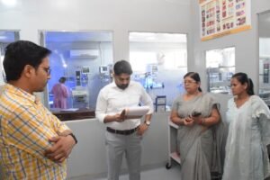 Singrauli - कलेक्टर गौरव बैनल पहुंचे जिला अस्पताल, सफाई संविदाकार एवं डाक्टर से दिखे नाराज 1 Singrauli - कलेक्टर गौरव बैनल पहुंचे जिला अस्पताल, सफाई संविदाकार एवं डाक्टर से दिखे नाराज