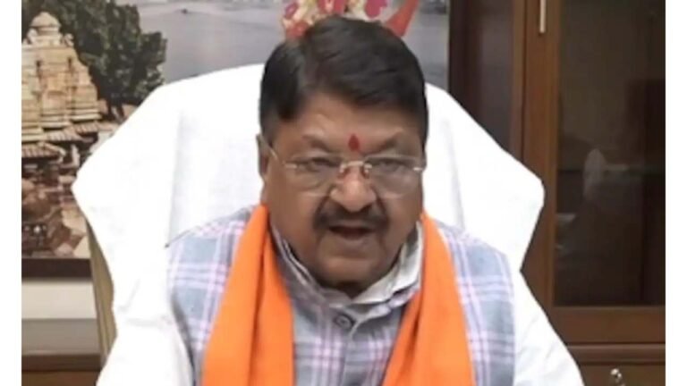 घिनौना बयान - खिलाड़ी घूमने जाएं तो लोकल प्रशासन को बताएं : विजयवर्गीय