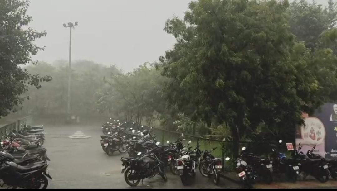 Singrauli- सिंगरौली जिले में हो रही बारिश, किसानों के चेहरे खिले