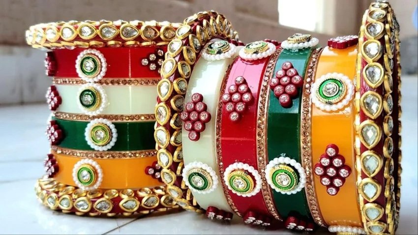 Karwa Chauth Red Chuda: करवा चौथ के लिए सबसे यूनिक चूड़ा डिजाइन्स,देखते ही प्यार हो जाएगा