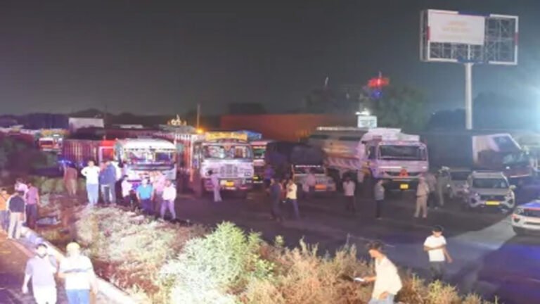 जयपुर-अजमेर हाईवे पर 2 घंटे में 200 सिलेंडर में धमाके, 1 ज़िंदा जला