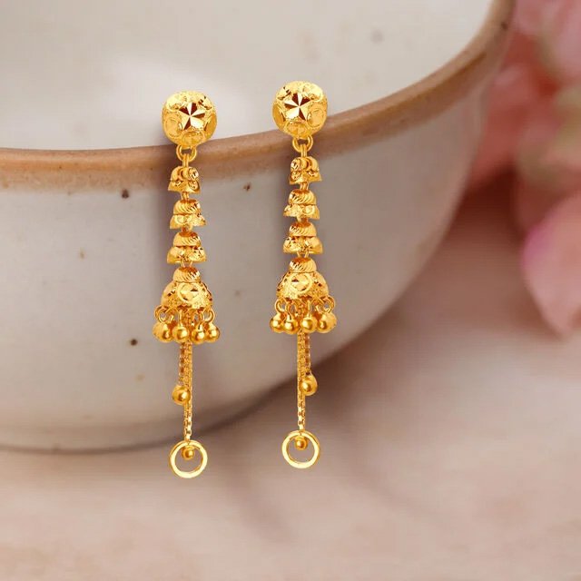Gold Sui Dhaga Earring: करवा चौथ के लिए बेस्ट है, ये खूबसूरत गोल्ड सुई धागा ईयररिंग, देंगे रॉयल लुक