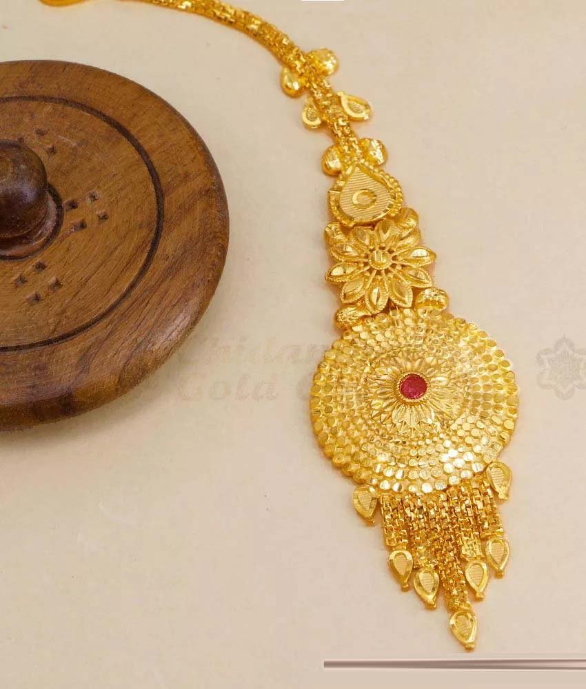 Gold Maang Tikka Designs: हर दुल्हन के लिए परफेक्ट मांग टीका जो साड़ी और लहंगे दोनों के साथ लगे शाही 5 Gold Maang Tikka Designs: हर दुल्हन के लिए परफेक्ट मांग टीका जो साड़ी और लहंगे दोनों के साथ लगे शाही