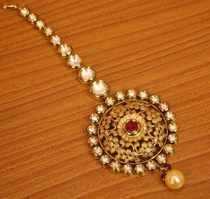 Gold Maang Tikka Design: ये खूबसूरत मांग टीका डिज़ाइन हर किसी पर जंचेंगे, देखें तस्वीरें