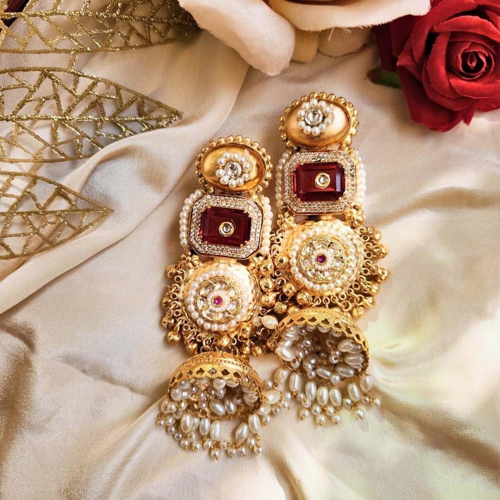 Earring Design: स्टाइलिश लुक के लिए एथनिक वियर के साथ पहनें ये मॉडर्न इयररिंग 5 Earring Design: स्टाइलिश लुक के लिए एथनिक वियर के साथ पहनें ये मॉडर्न इयररिंग