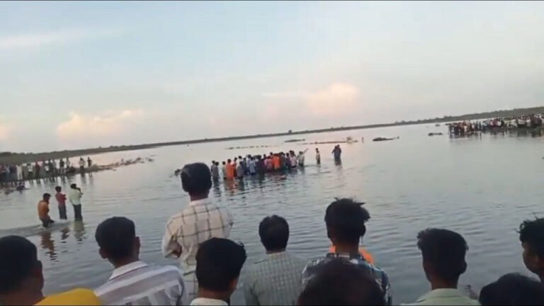 दुर्गा प्रतिमा विसर्जन करने गए 13 लोगों की हुई मौत