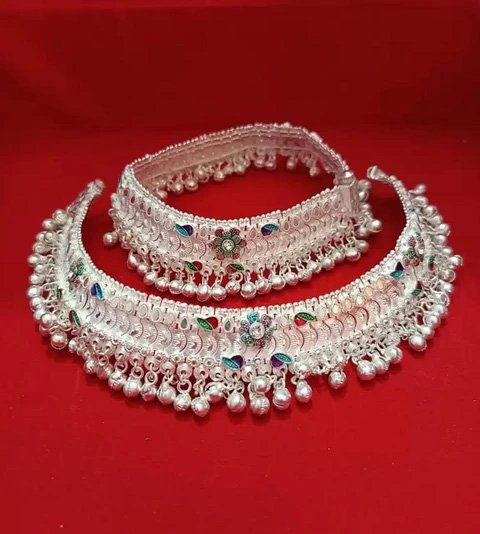 Karwa Chauth Payal Designs: सासू मां को करवा चौथ पर करना है खुश, तो खरीद कर गिफ्ट करें चांदी की पायल, देखें डिजाइंस 3 Karwa Chauth Payal Designs: सासू मां को करवा चौथ पर करना है खुश, तो खरीद कर गिफ्ट करें चांदी की पायल, देखें डिजाइंस