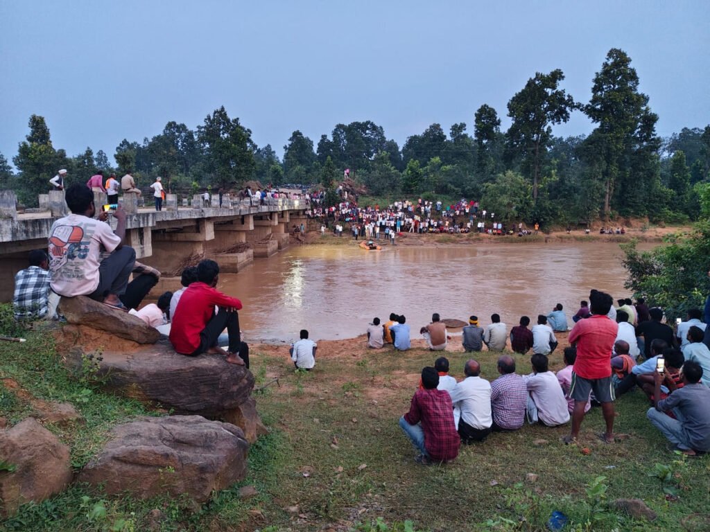 Singrauli - दुर्गा विसर्जन कार्यक्रम देखने गए दो लोग नदी में डूबे, मौत