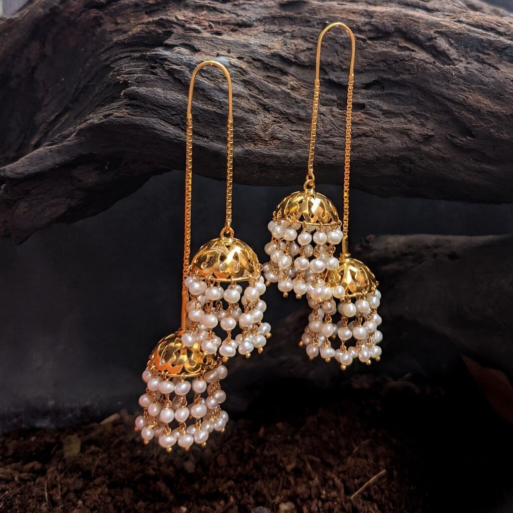 Gold Sui Dhaga Earring: करवा चौथ के लिए बेस्ट है, ये खूबसूरत गोल्ड सुई धागा ईयररिंग, देंगे रॉयल लुक