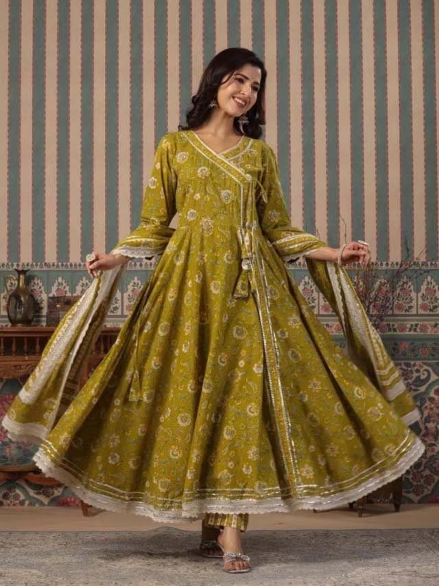 Anarkali Suit Design: फेस्टिव सीजन के लिए देखें ट्रेंडी अनारकली सूट्स का शानदार कलेक्शन