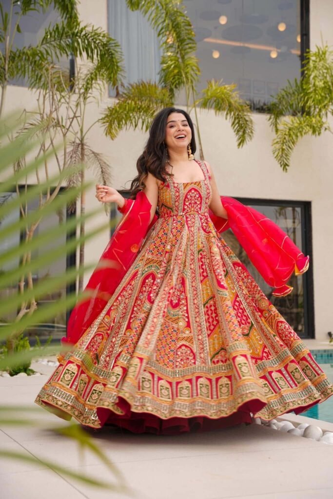 Anarkali Suit Design: फेस्टिव सीजन के लिए देखें ट्रेंडी अनारकली सूट्स का शानदार कलेक्शन