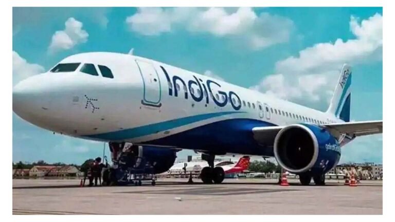 वाराणसी एयरपोर्ट पर इंडिगो विमान की इमरजेंसी लैंडिंग, फ्यूल लीक की आशंका से अफरातफरी