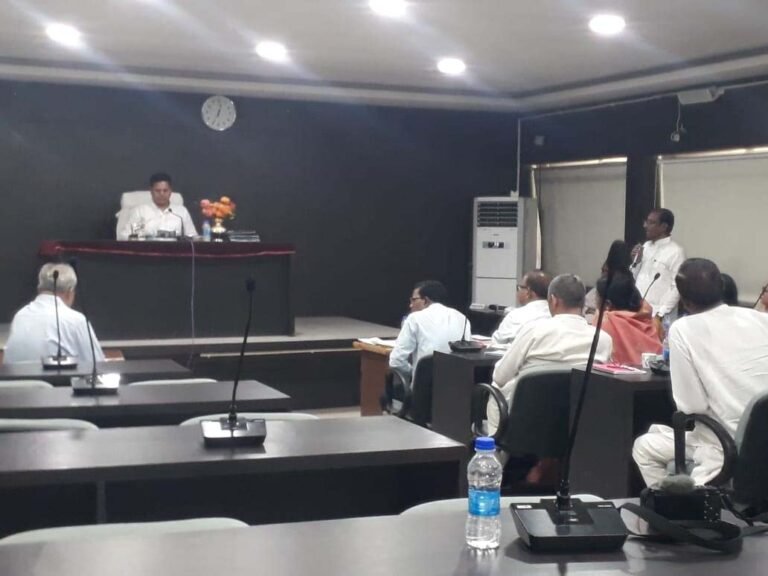 Singrauli : नगर निगम परिषद की बैठक में महापौर समेत विपक्षी पार्षदों का बहिष्कार