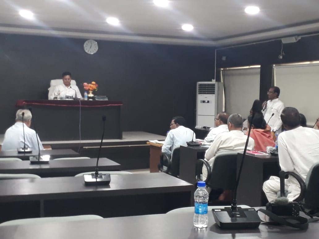 Singrauli : नगर निगम परिषद की बैठक में महापौर समेत विपक्षी पार्षदों का बहिष्कार