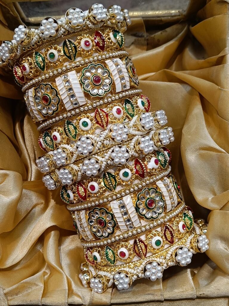 Bridal Bangle Designs: खूबसूरत हाथों के लिए ट्रेंडी और फैशनेबल चूड़ियाँ 2 Bridal Bangle Designs: खूबसूरत हाथों के लिए ट्रेंडी और फैशनेबल चूड़ियाँ