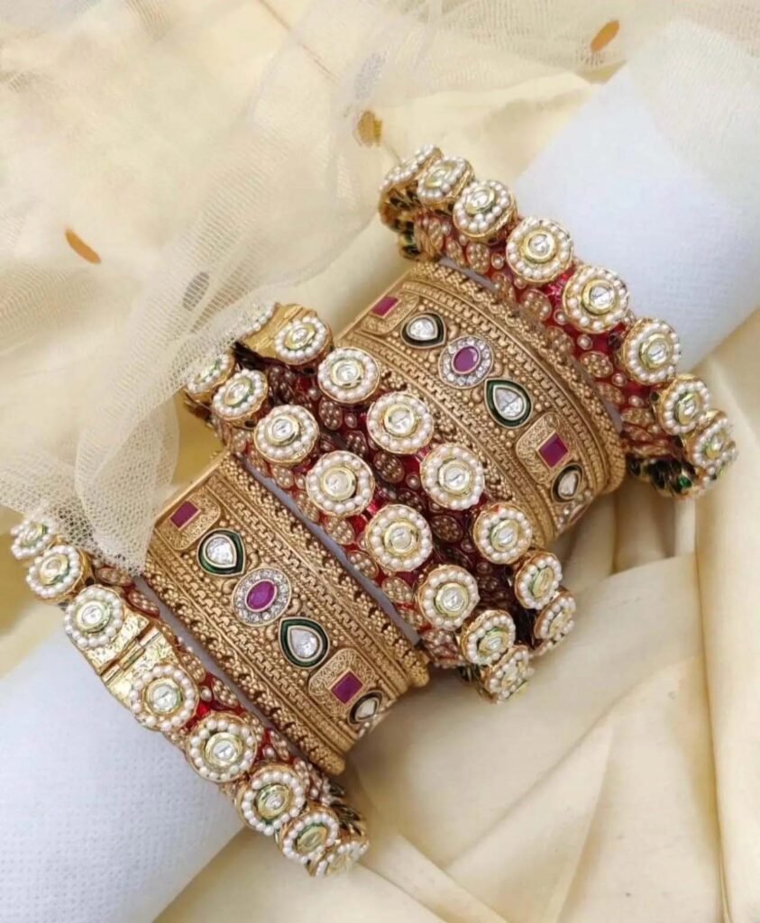 Bridal Bangle Designs: खूबसूरत हाथों के लिए ट्रेंडी और फैशनेबल चूड़ियाँ 3 Bridal Bangle Designs: खूबसूरत हाथों के लिए ट्रेंडी और फैशनेबल चूड़ियाँ