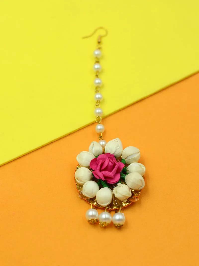 Maang Tikka Design: खास मौकों पर पहनें ये शानदार मांग टीका डिज़ाइन