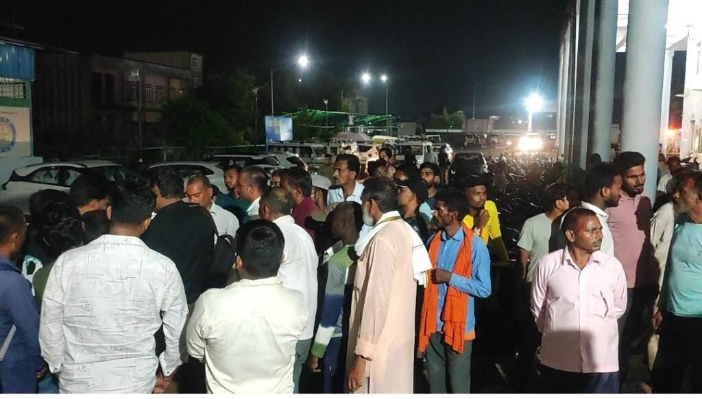 SINGRAULI - जिला जेल में बंद कैदी की हुई मौत, परिजन जिला अस्पताल में कर रहे हंगामा