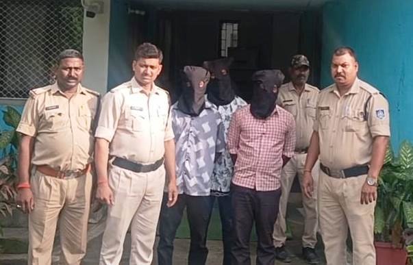 दो एनटीपीसी कर्मियों के साथ मारपीट एवं लूटपाट 