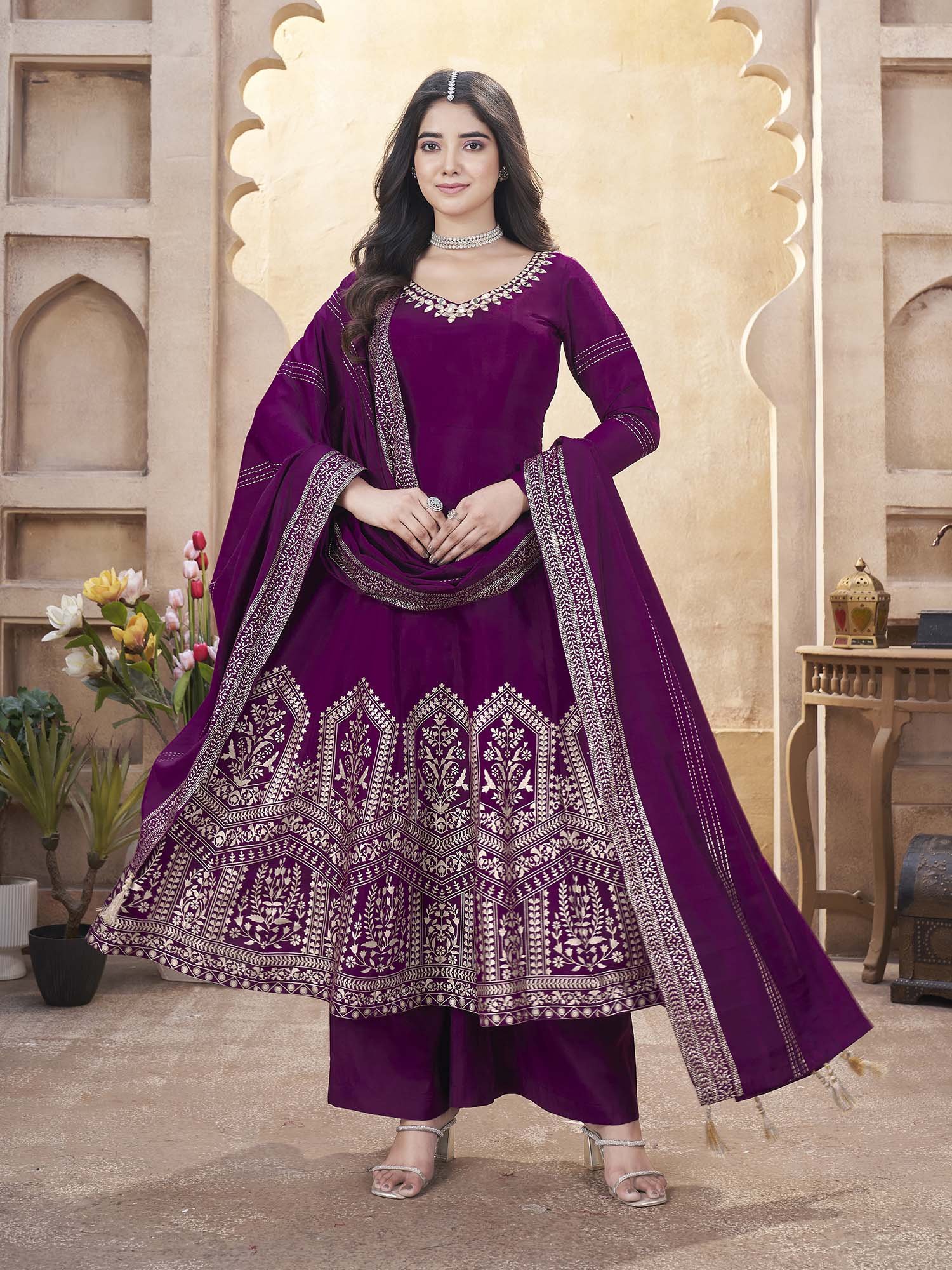 Anarkali Suit Design: इस साल अनारकली सूट डिज़ाइन ट्रेंड में हैं, ये आपको बिल्कुल शाही लुक देंगे