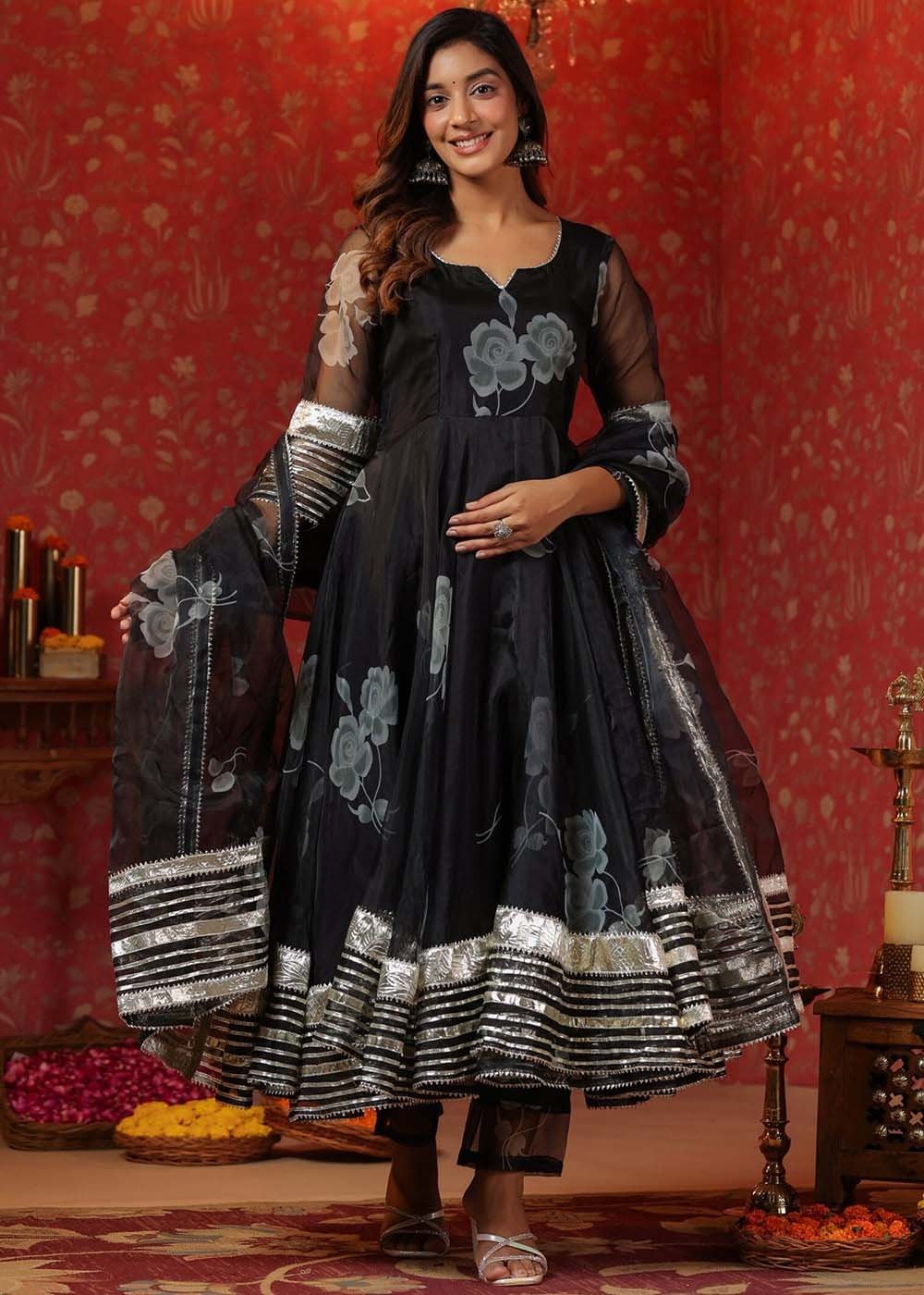 Anarkali Suit Design: इस साल अनारकली सूट डिज़ाइन ट्रेंड में हैं, ये आपको बिल्कुल शाही लुक देंगे